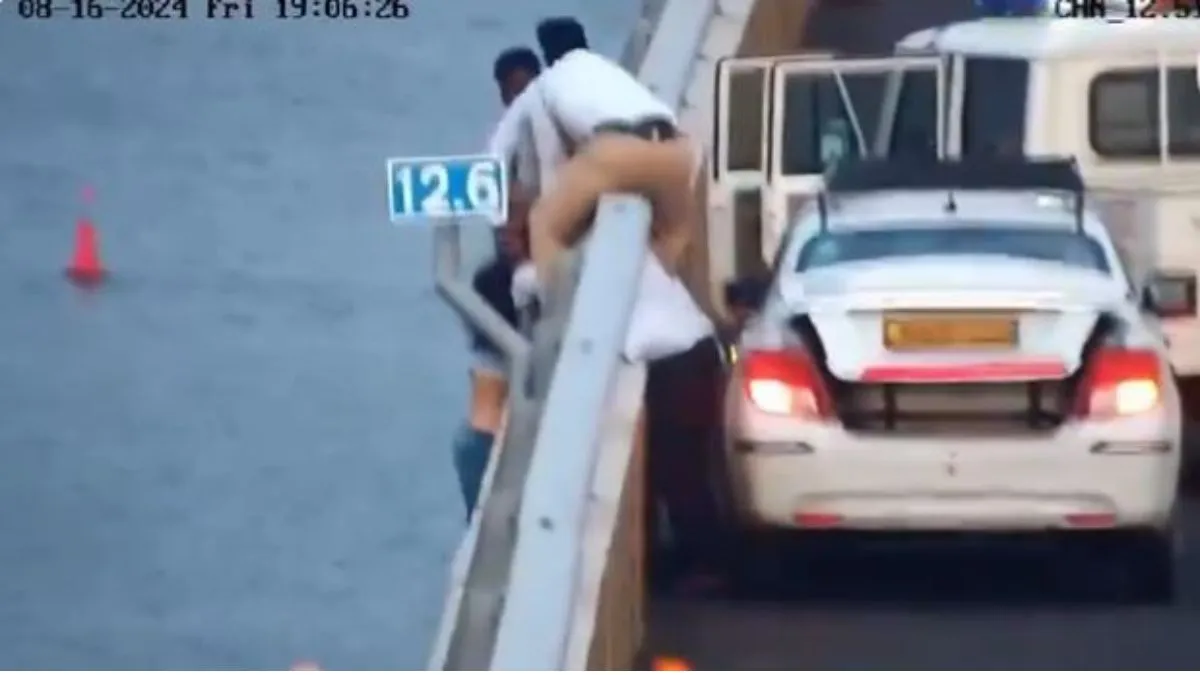 mumbai-woman-attempts-to-jump-off-atal-setu-bridge-watch-dramatic-rescue-caught-on-camera